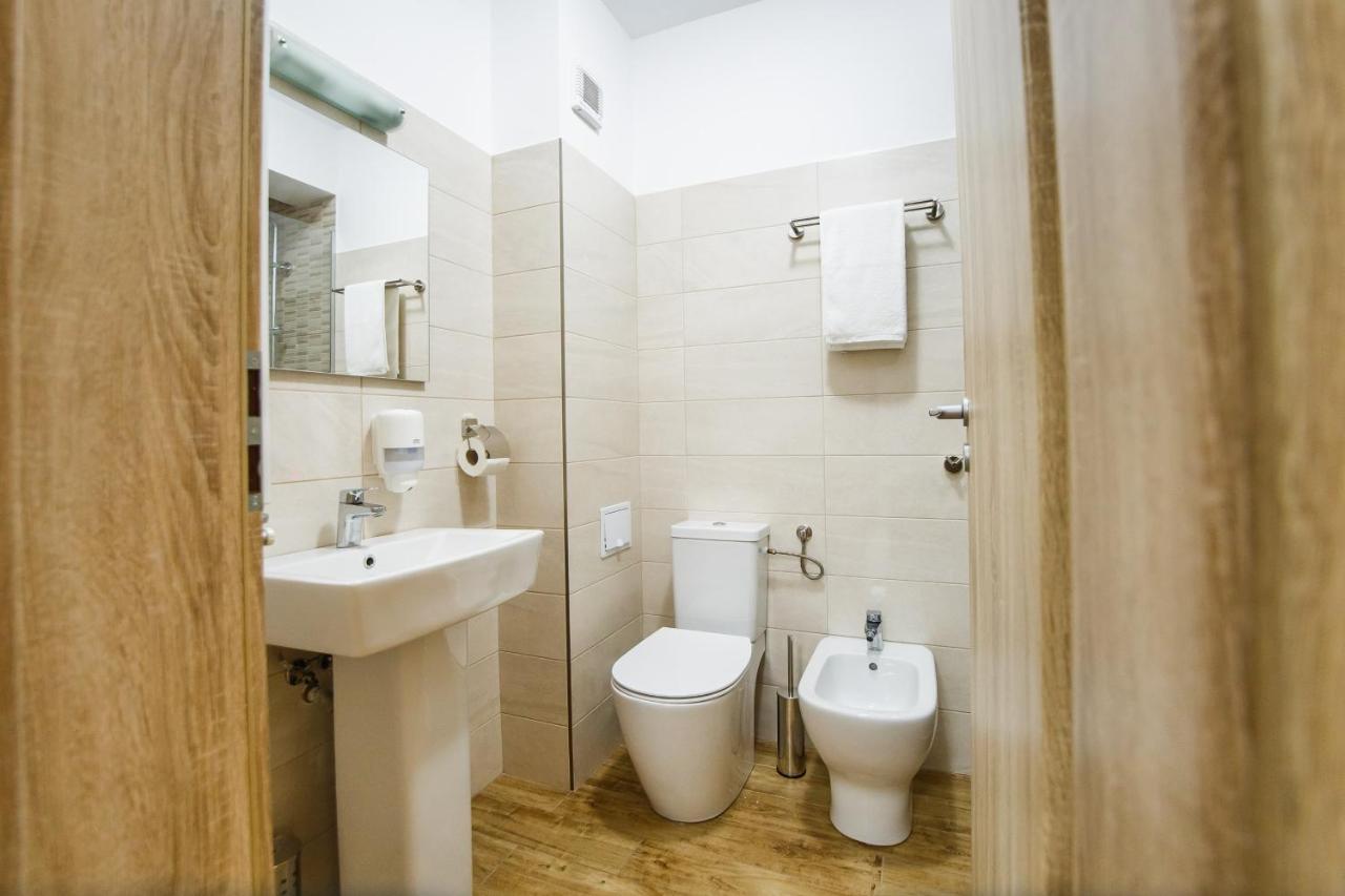 Sunny View 2 Bedroom Central Apartment オラデア エクステリア 写真