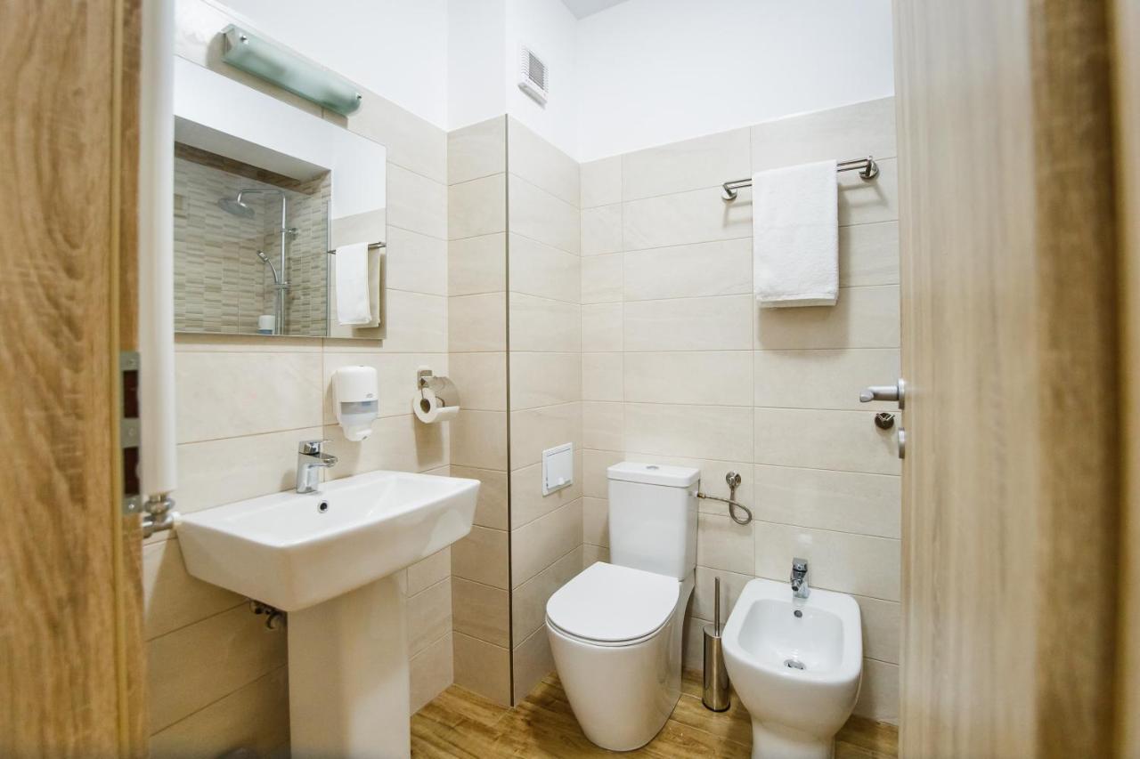Sunny View 2 Bedroom Central Apartment オラデア エクステリア 写真