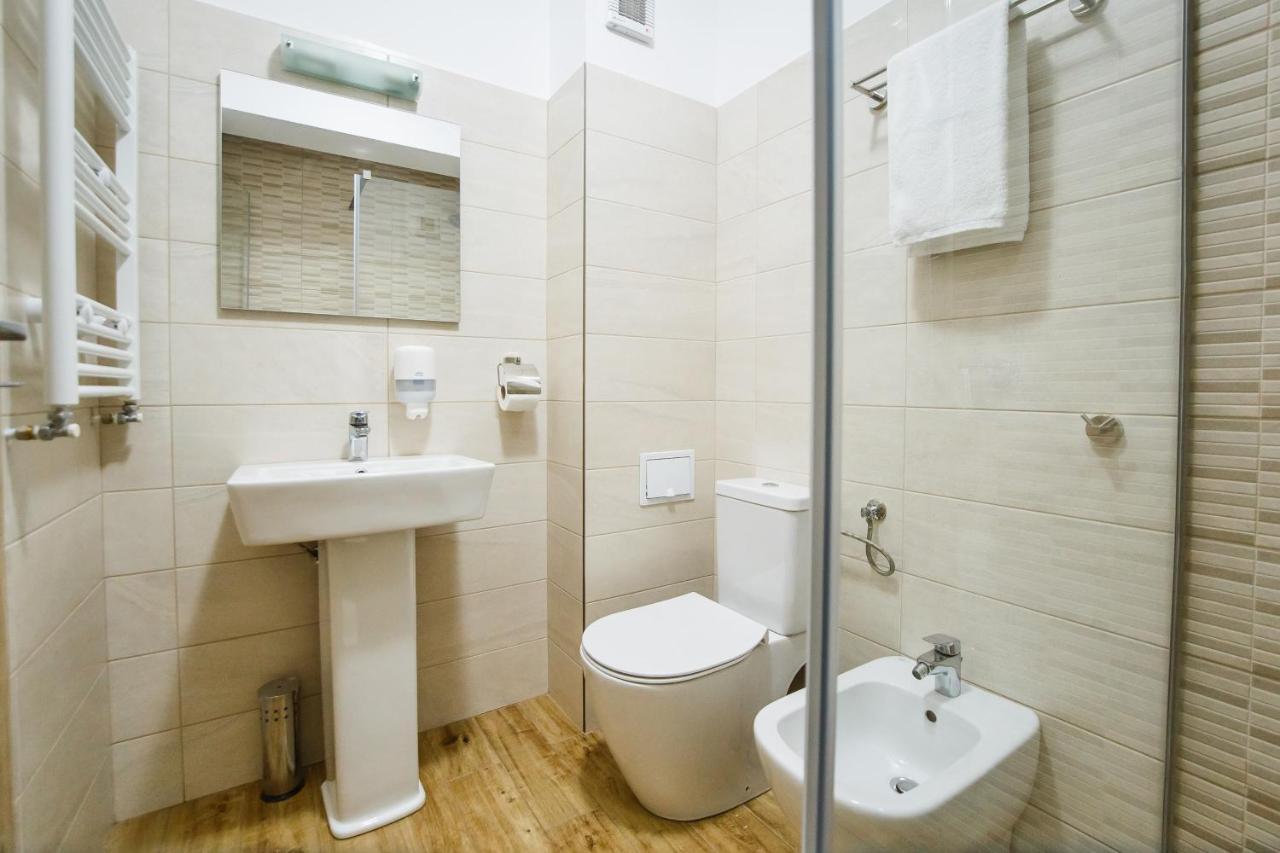 Sunny View 2 Bedroom Central Apartment オラデア エクステリア 写真