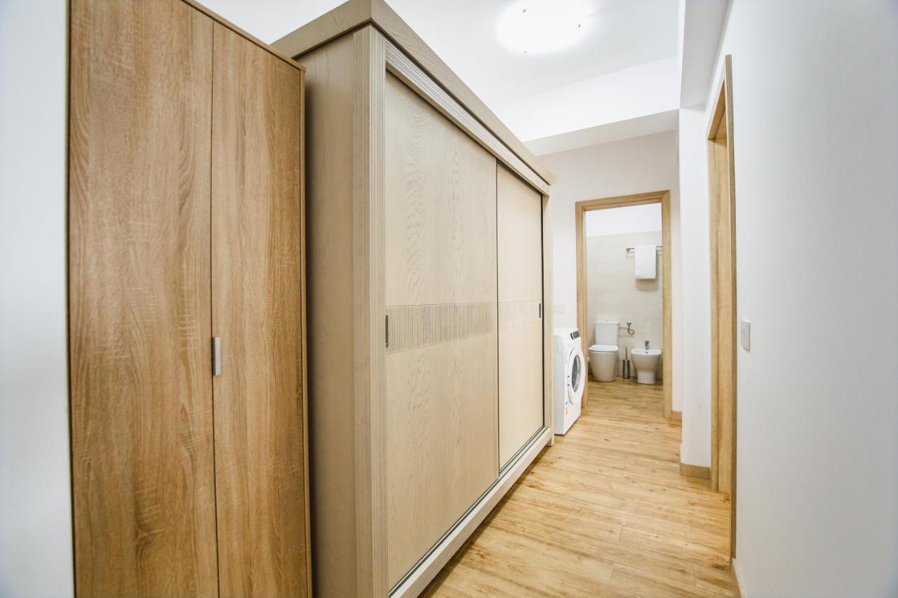 Sunny View 2 Bedroom Central Apartment オラデア エクステリア 写真