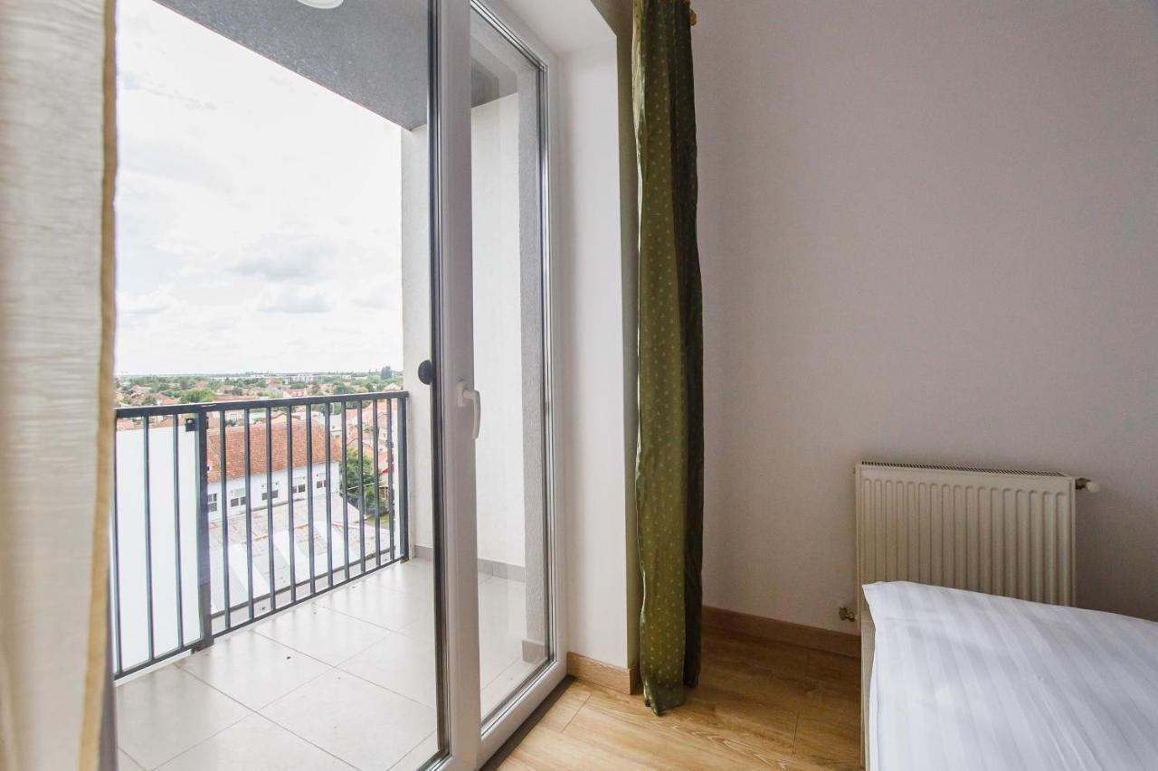 Sunny View 2 Bedroom Central Apartment オラデア エクステリア 写真