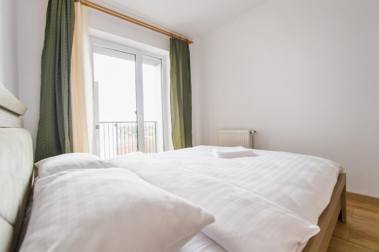 Sunny View 2 Bedroom Central Apartment オラデア エクステリア 写真